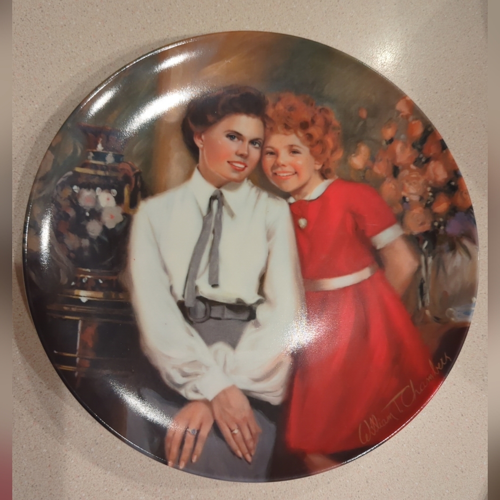 Knowles China plate "Annie and Grace" The Annie Collector Plate Series